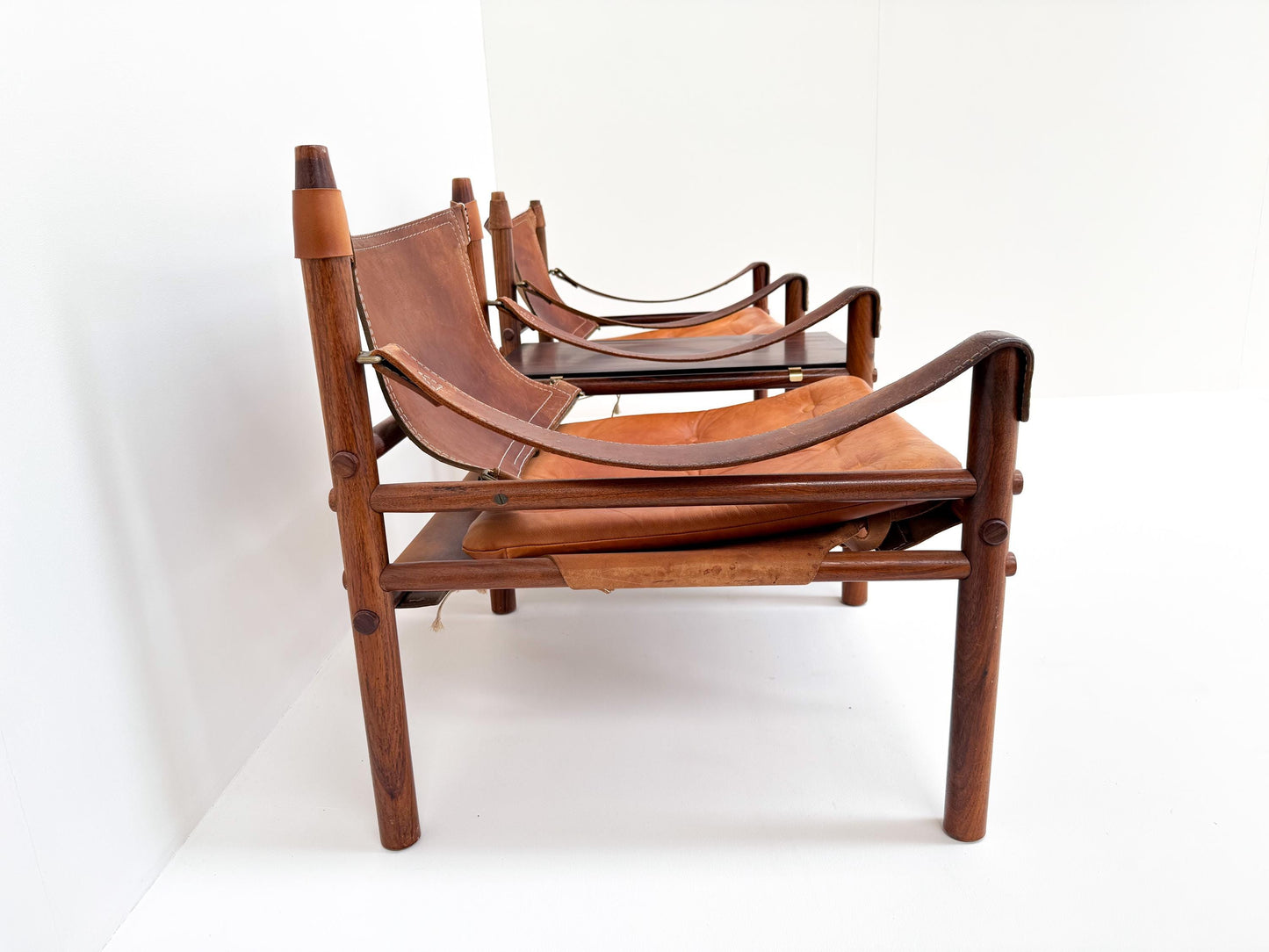 Pair of Arne Norell 'Sirocco' Safari Chairs in Cognac Leather, Sweden 1960s + Tabletop