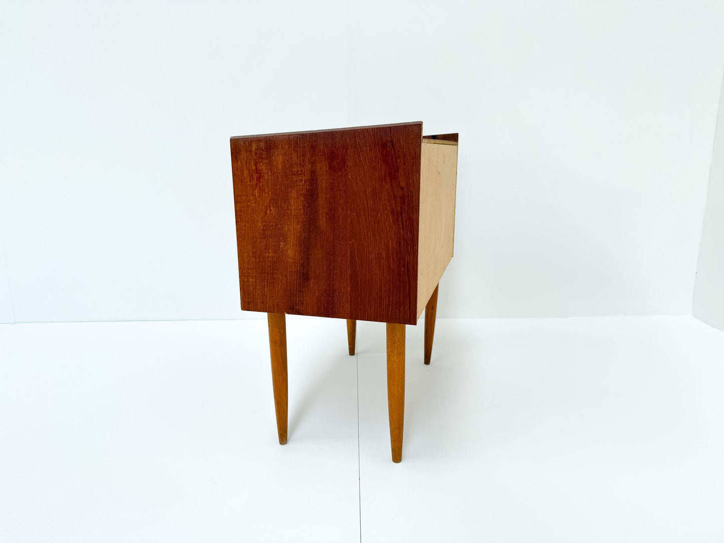 Vintage Mid-Century Teak Veneer Chest of Drawers – Scandinavian Minimalist Design
