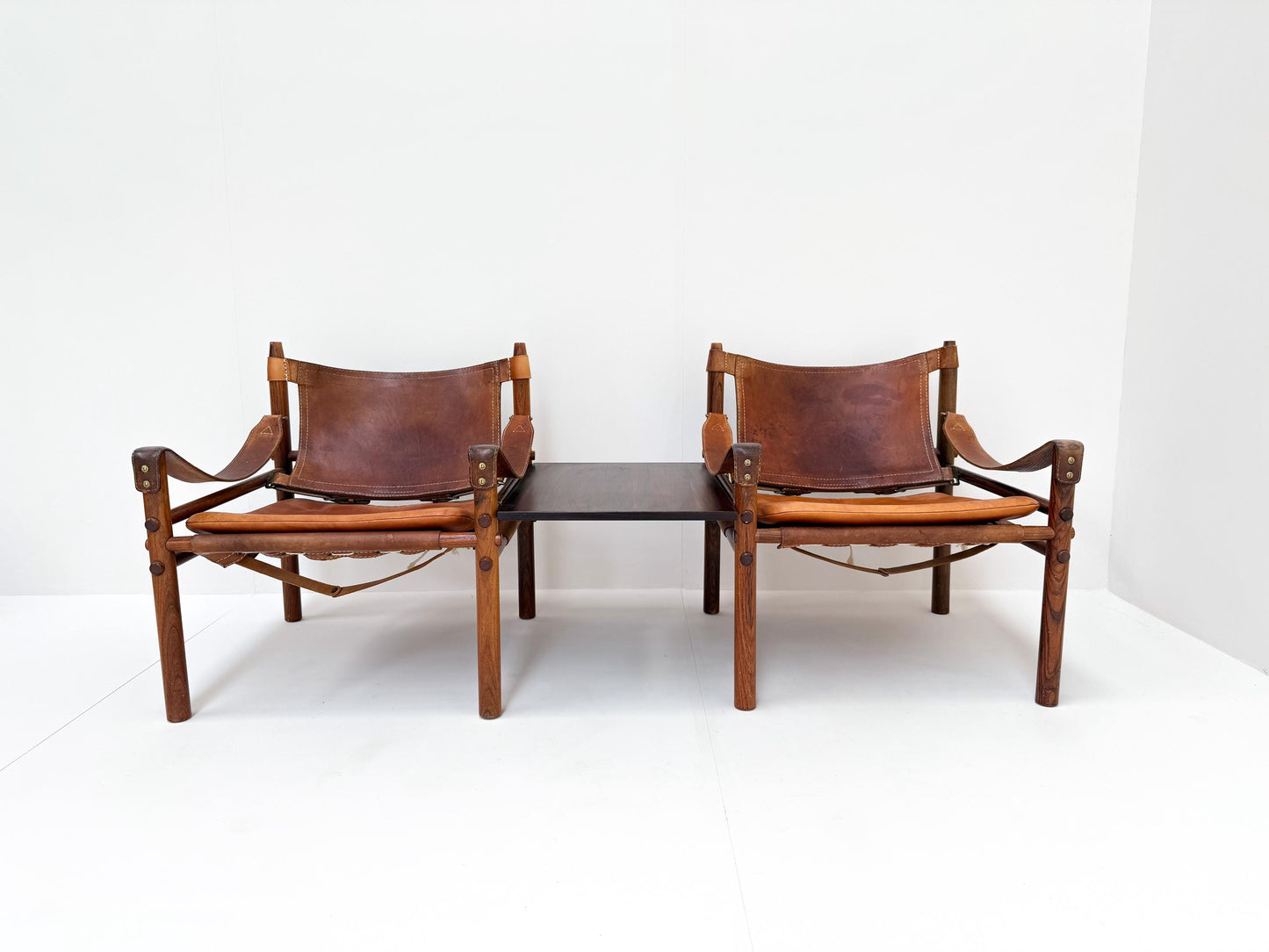 Pair of Arne Norell 'Sirocco' Safari Chairs in Cognac Leather, Sweden 1960s + Tabletop