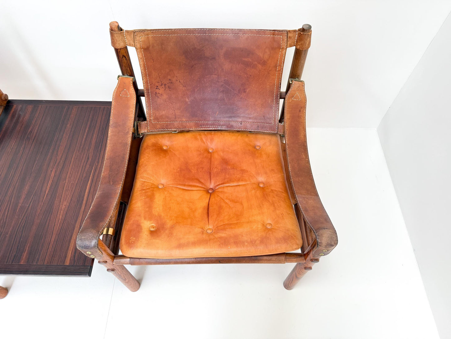 Pair of Arne Norell 'Sirocco' Safari Chairs in Cognac Leather, Sweden 1960s + Tabletop