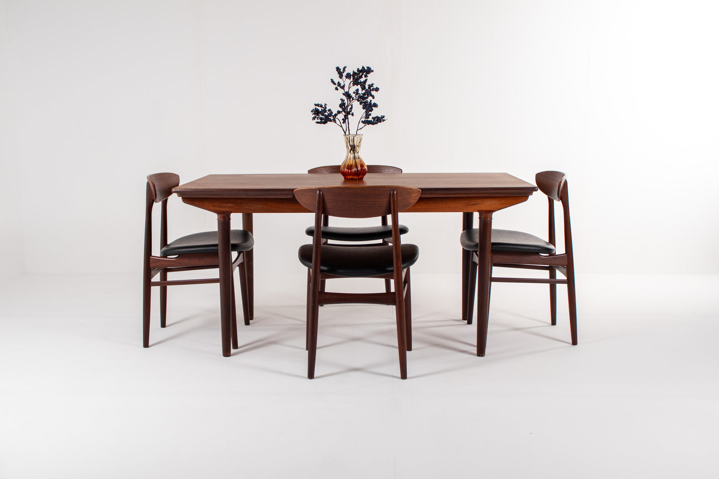 Harry Østergaard Rosewood Extendable Dining Table | Danish Mid-Century