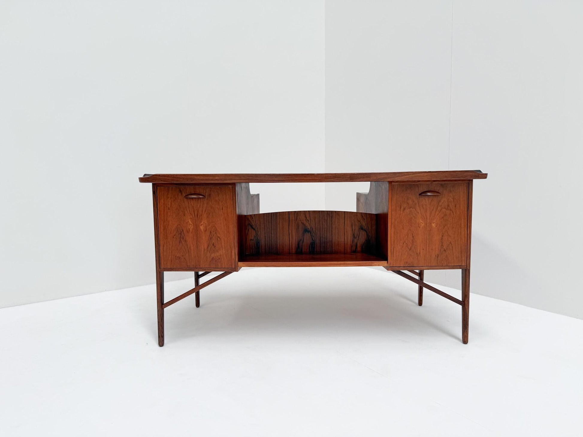 Executive rosewood desk Svend Aage Madsen Denmark 1960s