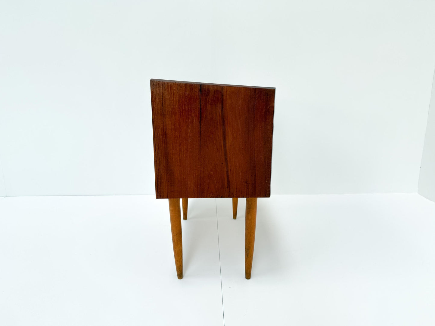 Vintage Mid-Century Teak Veneer Chest of Drawers – Scandinavian Minimalist Design