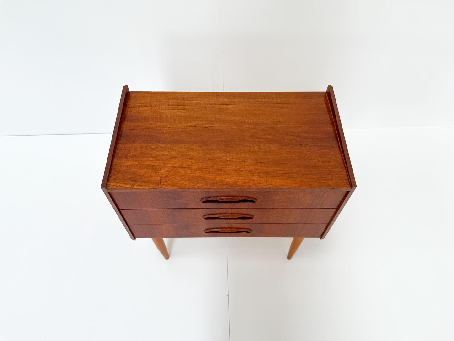 Vintage Mid-Century Teak Veneer Chest of Drawers – Scandinavian Minimalist Design