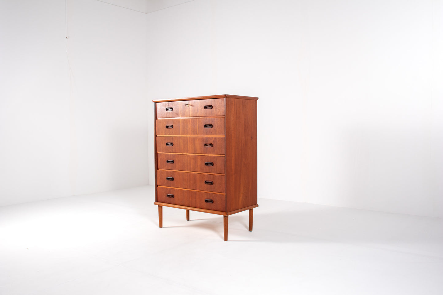 Vintage teak chest of drawers with six drawers