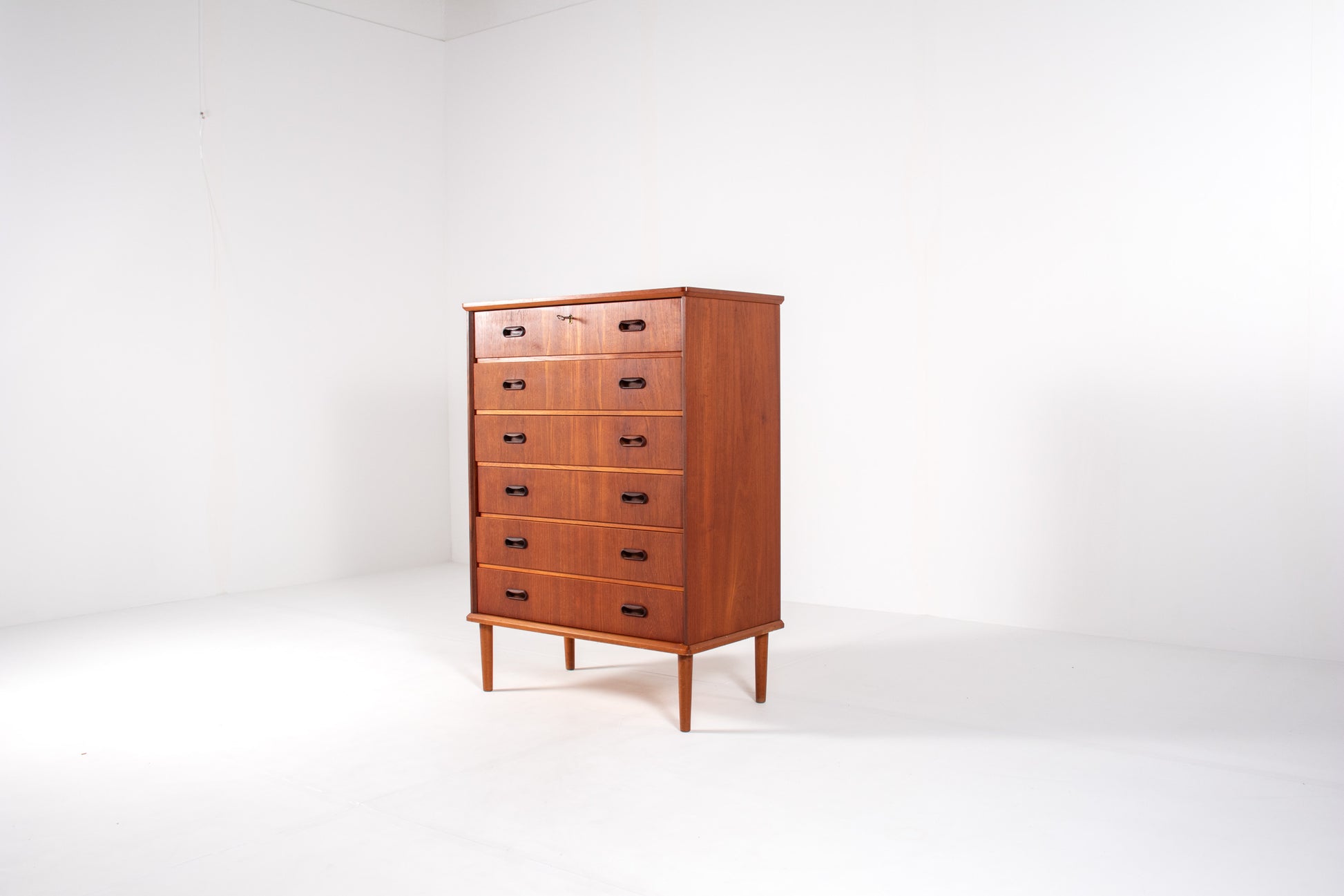 Vintage teak chest of drawers with six drawers