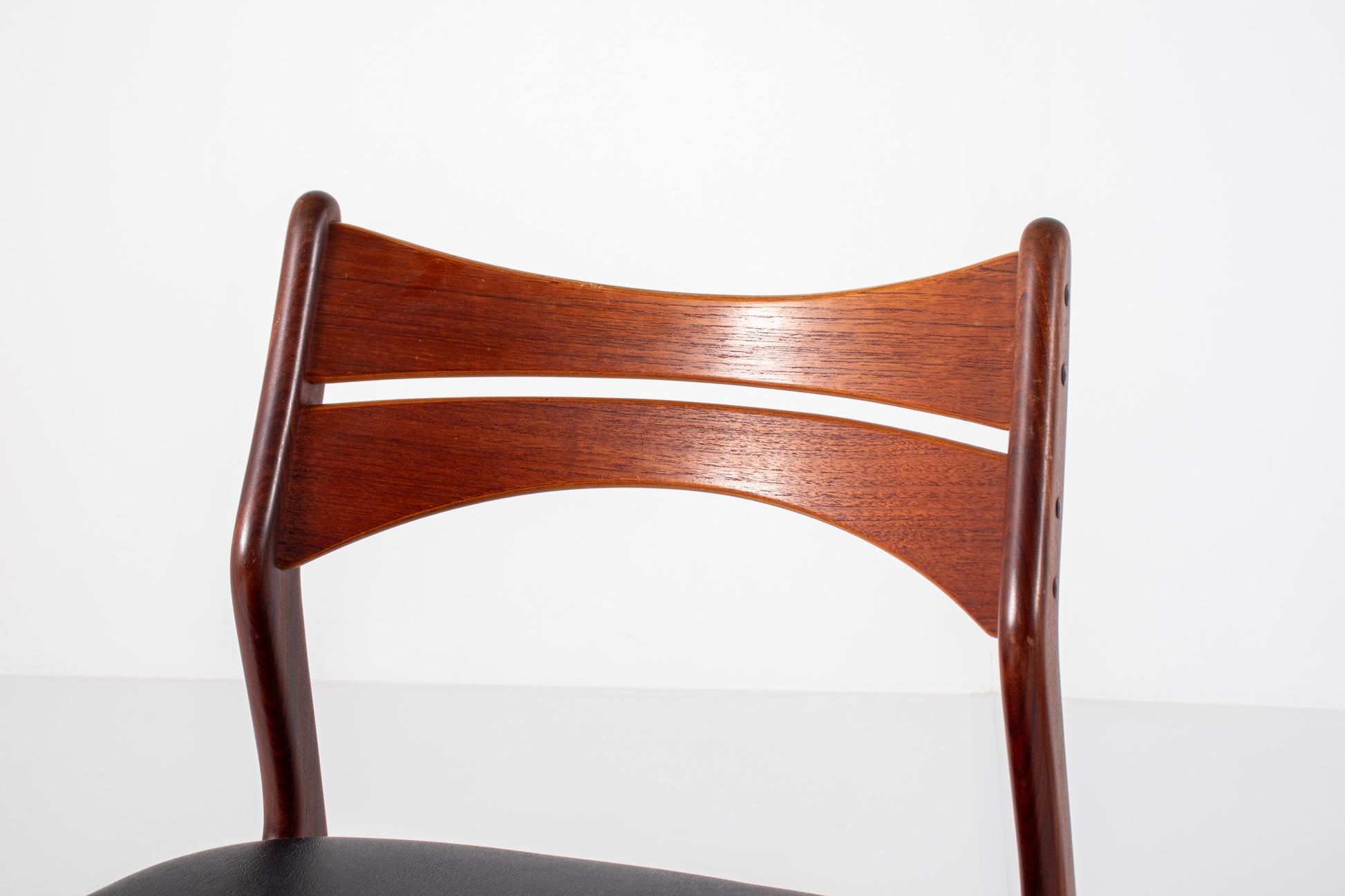 Teak wood grain chair detail