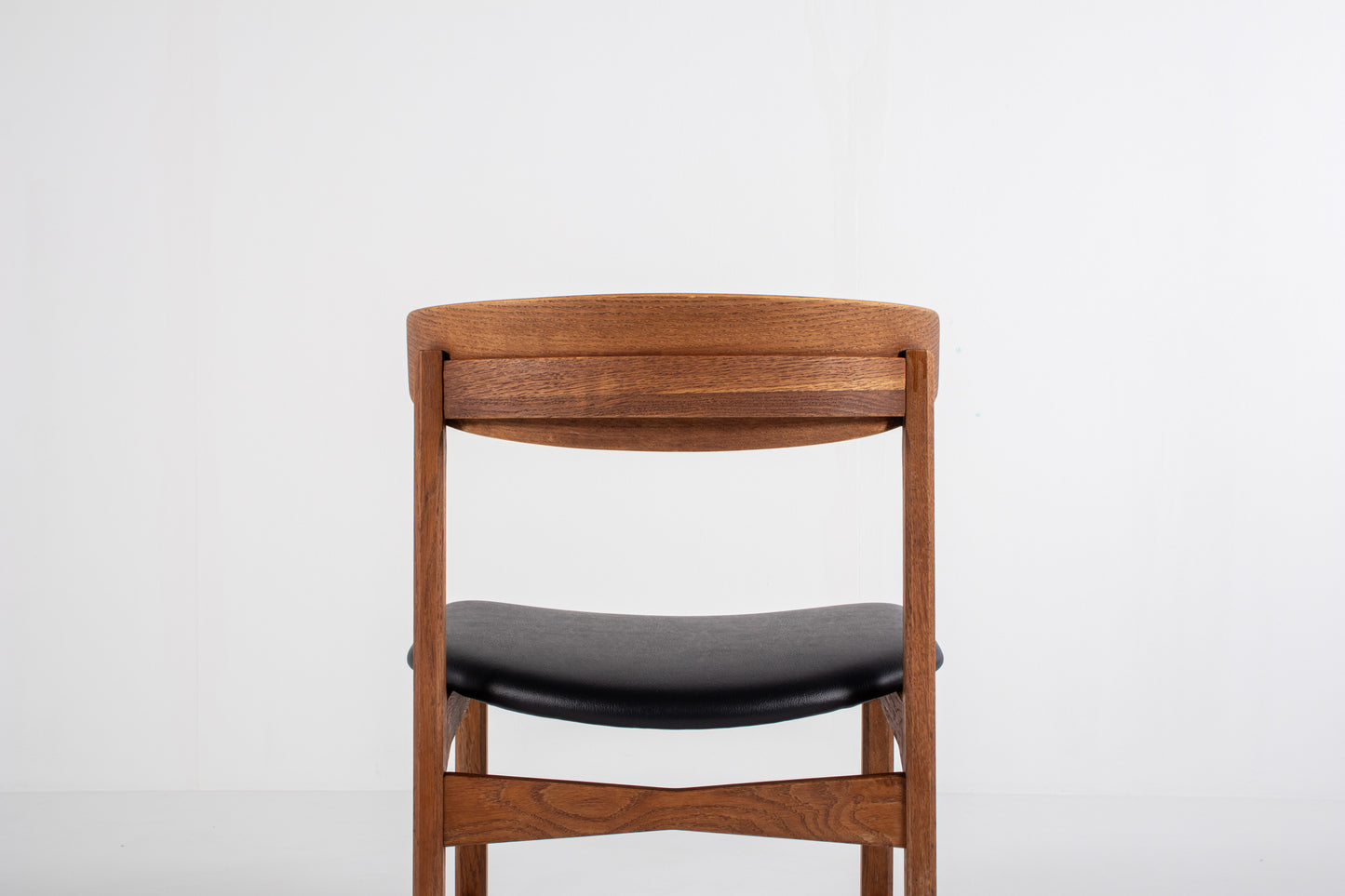 Scandinavian dining chairs curved backrest