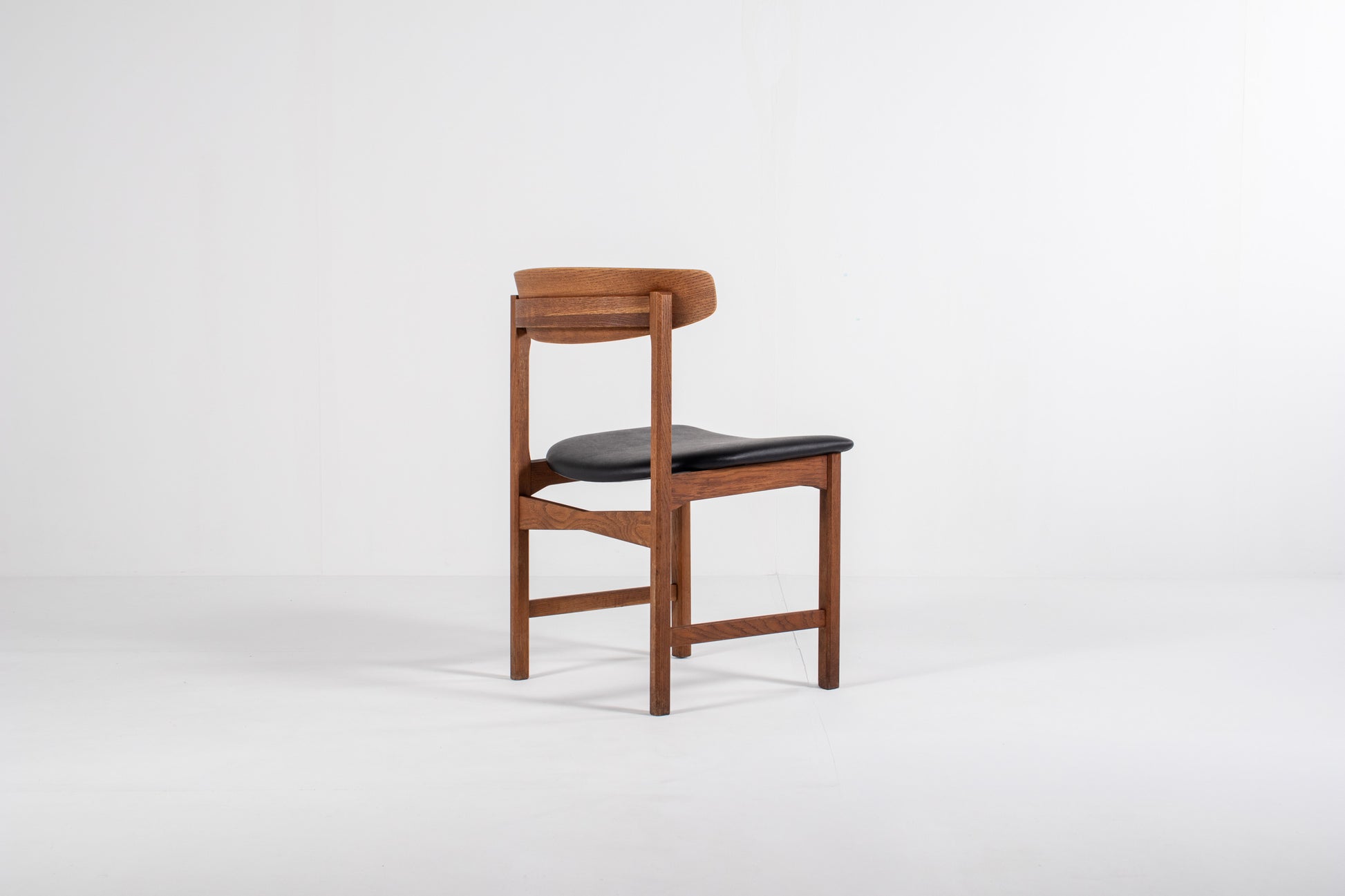 Scandinavian dining chairs curved backrest
