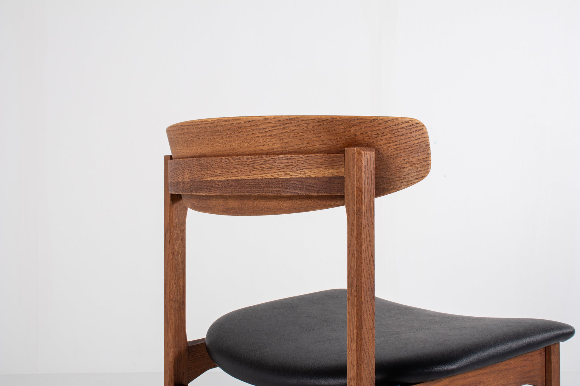 Scandinavian dining chairs curved backrest