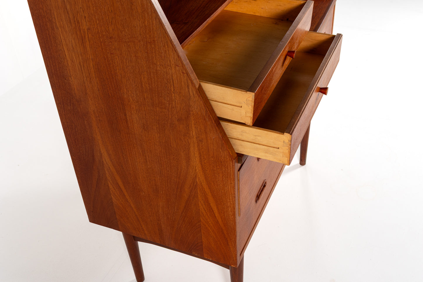 Desk drawers storage detail