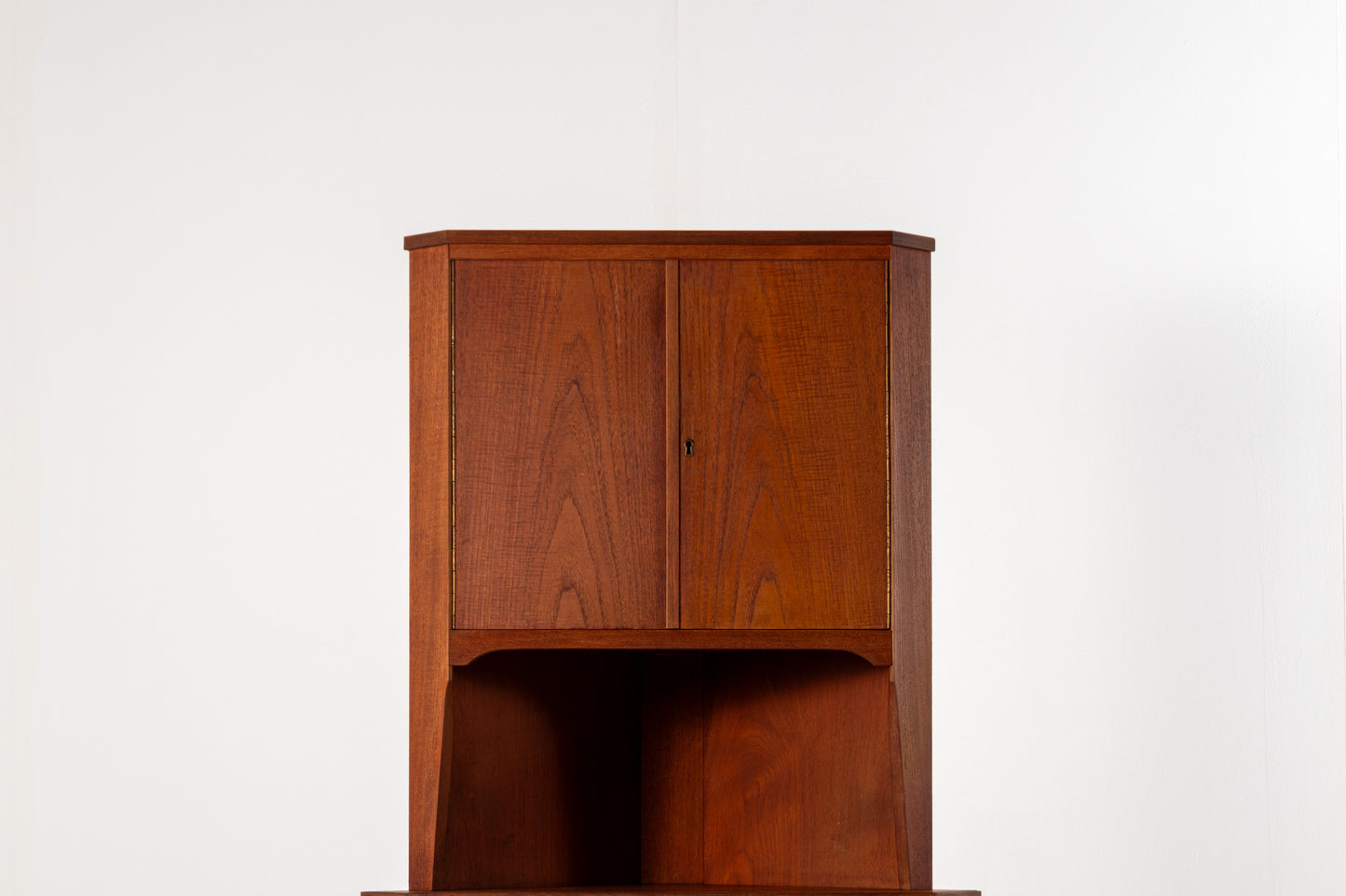 Mid century modern corner furniture