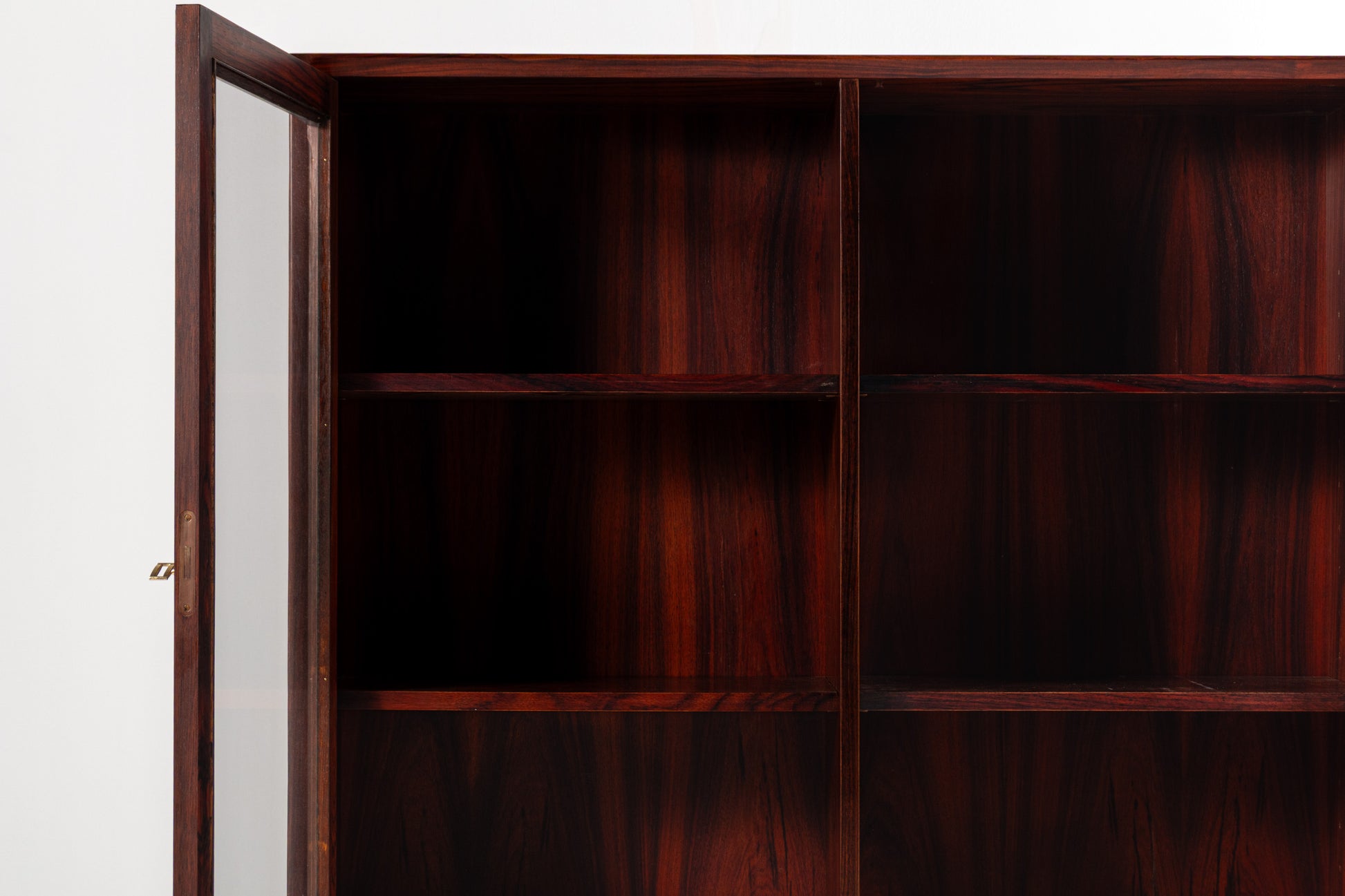 Glass door cabinet interior shelves