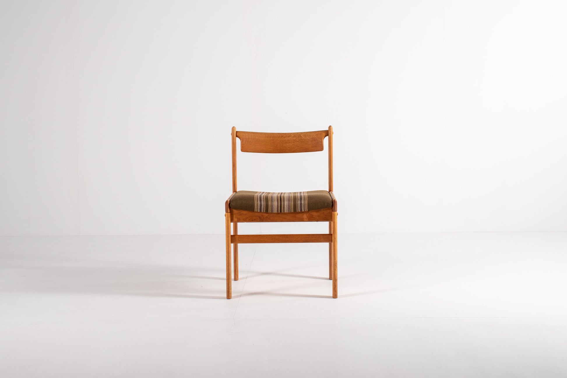 Mid century dining chairs curved backrest oak