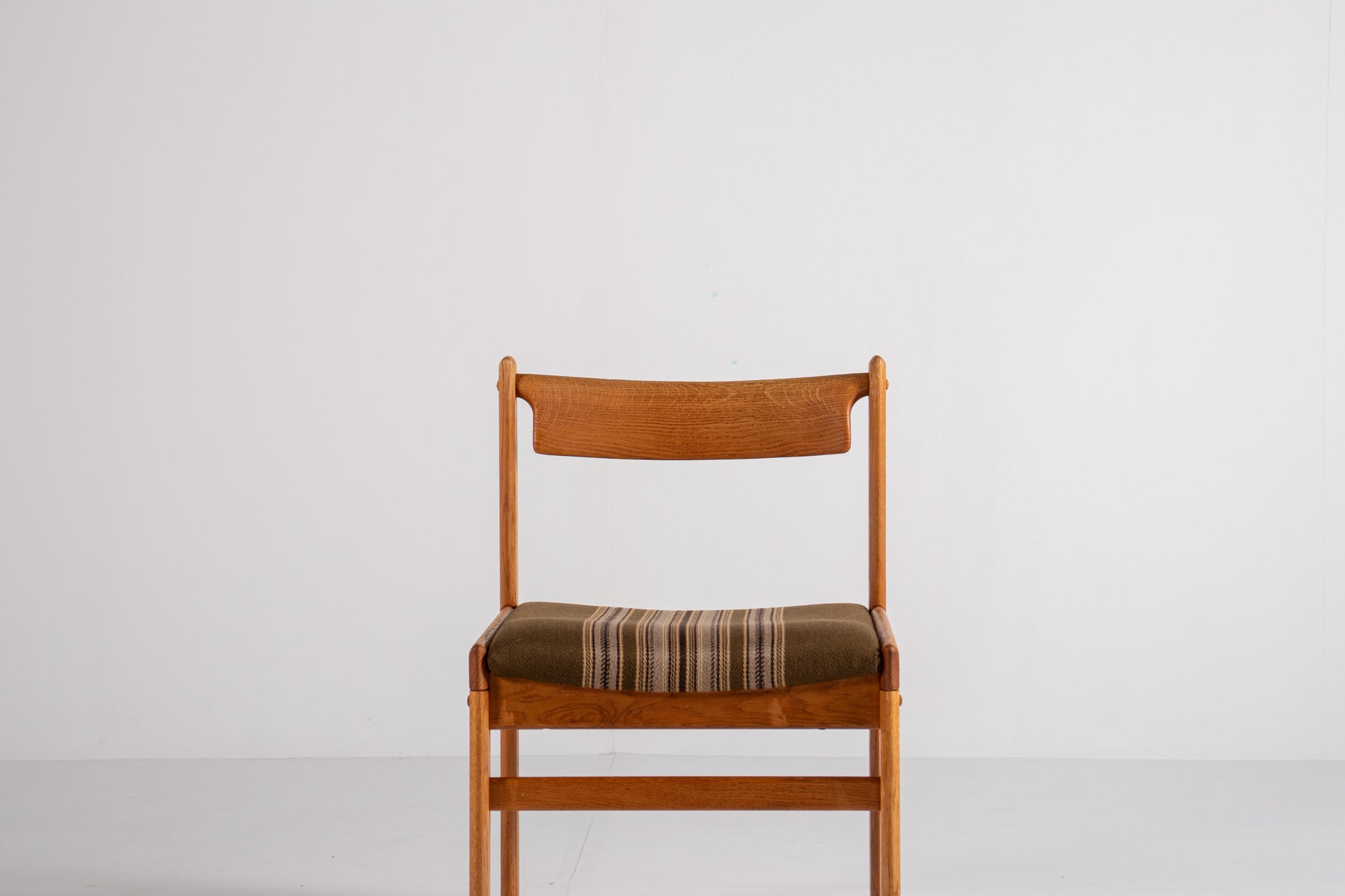 Mid century dining chairs curved backrest oak