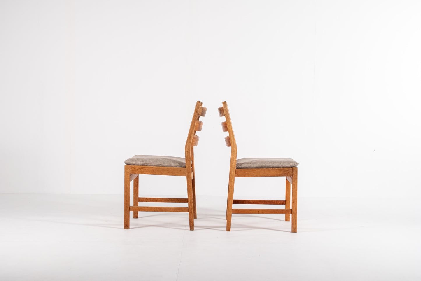 Kurt Østervig oak dining chairs side view