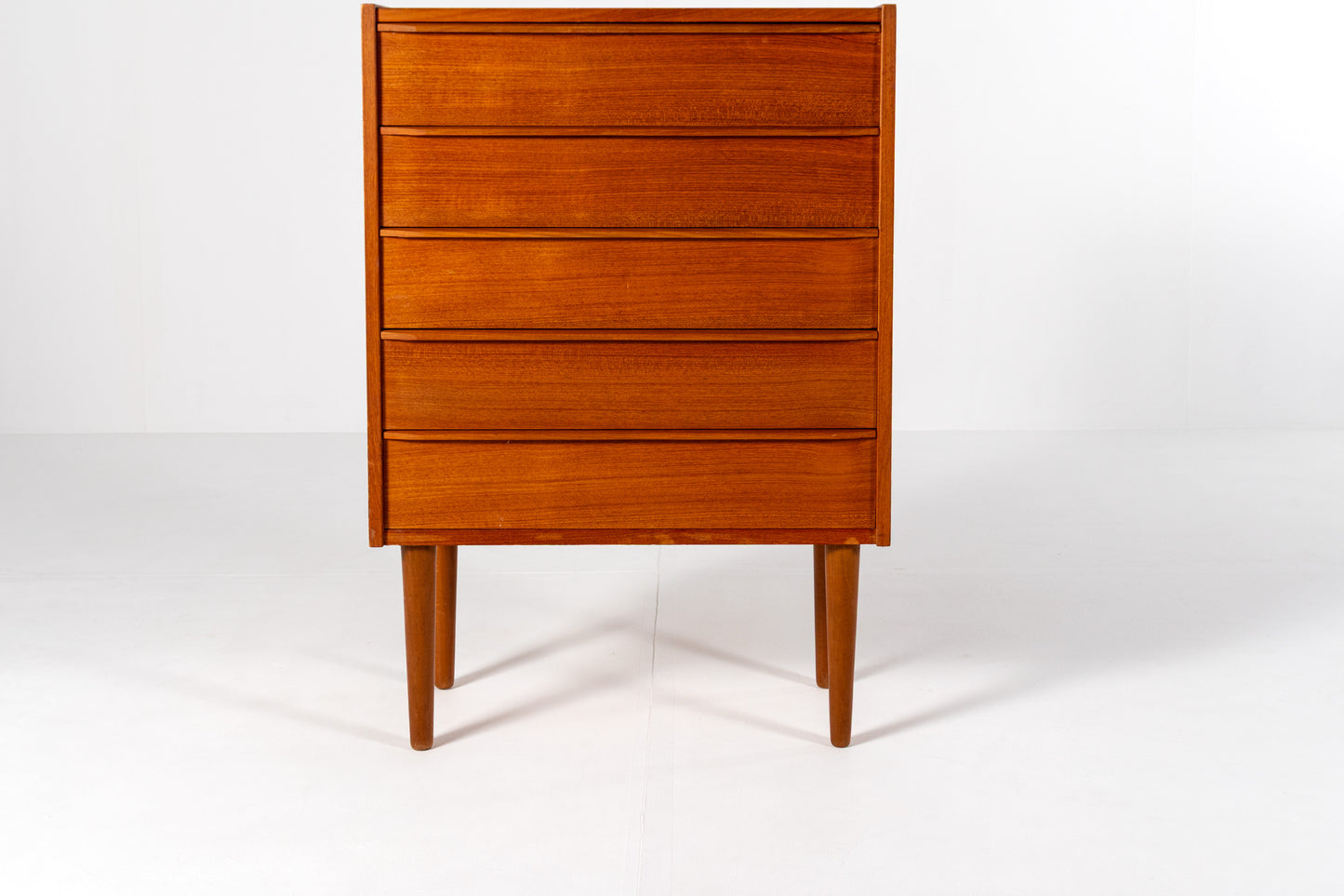 Detail of teak grain on Danish chest