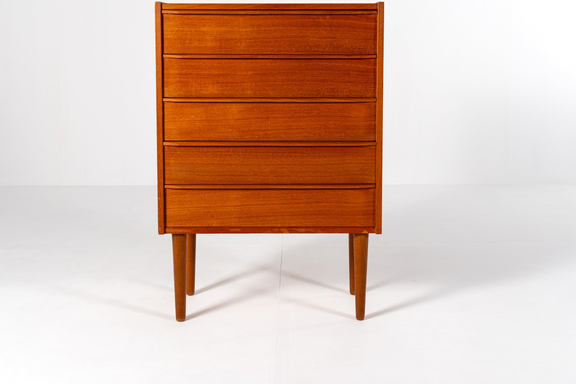Detail of teak grain on Danish chest