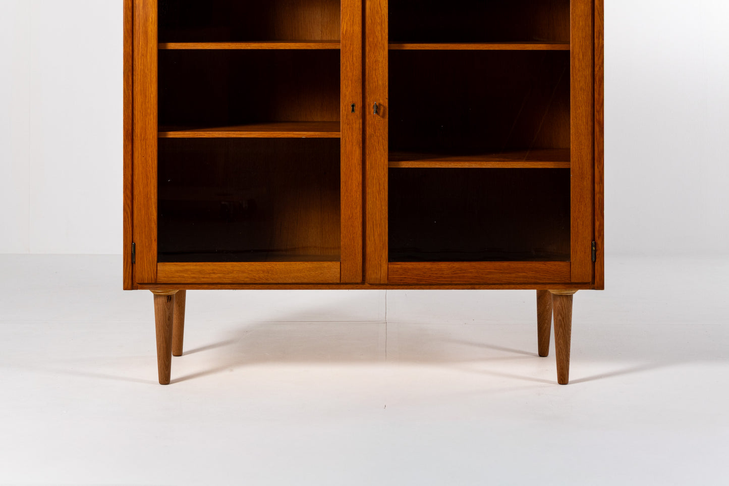 Scandinavian display cabinet tapered legs