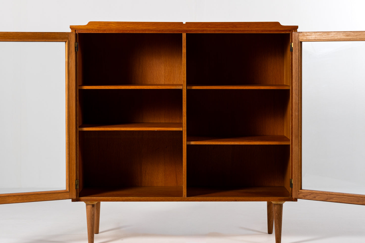 Glass door cabinet interior shelves