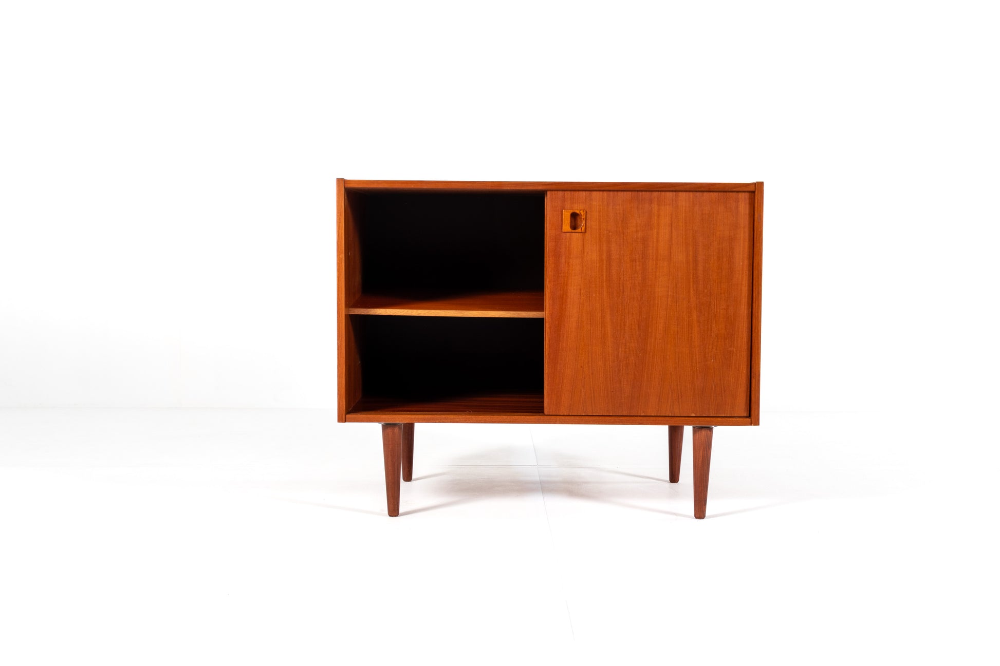Sliding door cabinet interior shelf