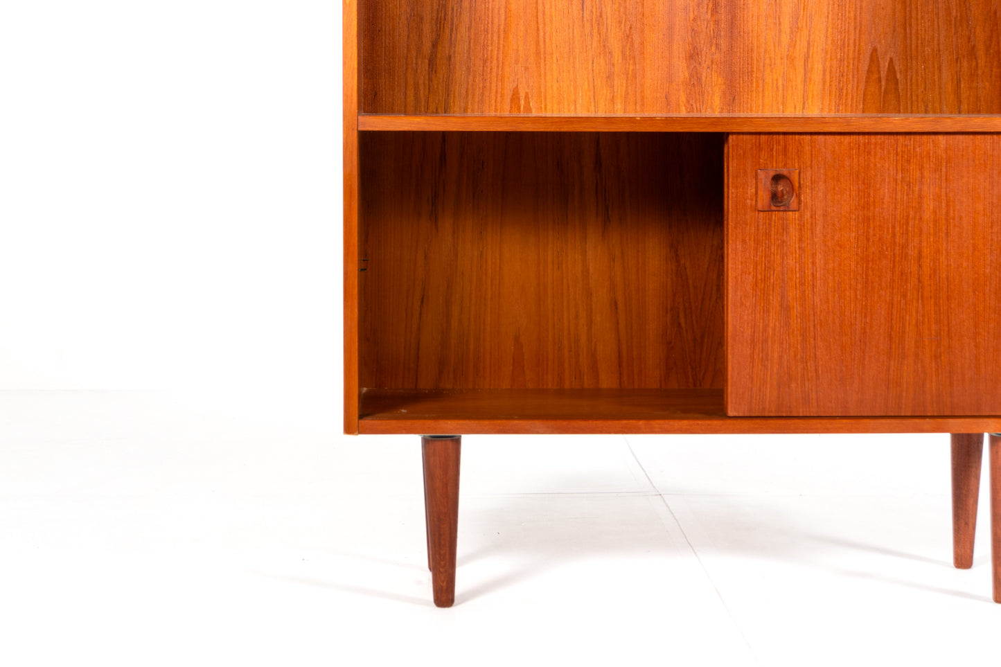 Sliding door cabinet interior storage