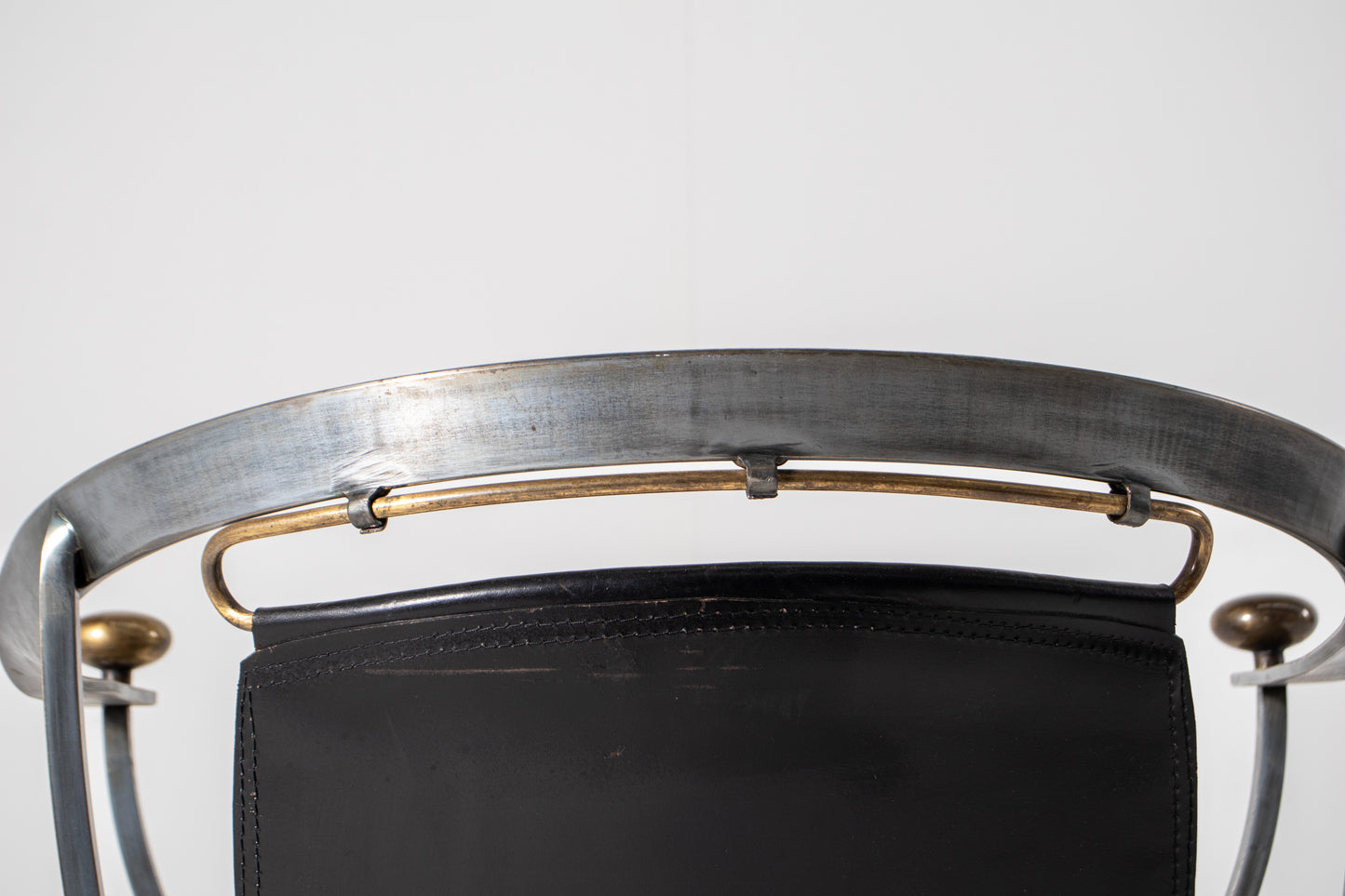 Close-up of a A mid-century modern metal Armchair Alberto Orlandi Pompei  in Steel, Bronze and Black Leather
