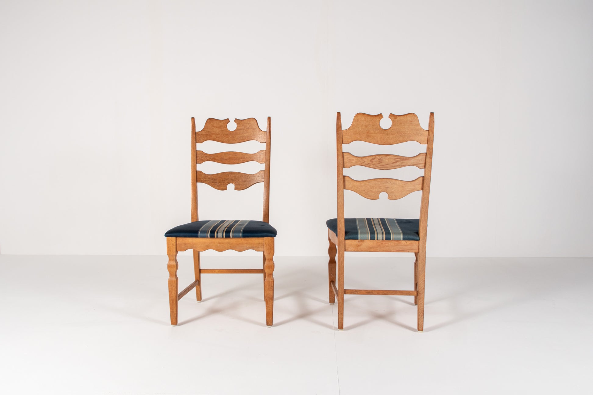 Danish Razorblade dining chair, carved oak frame