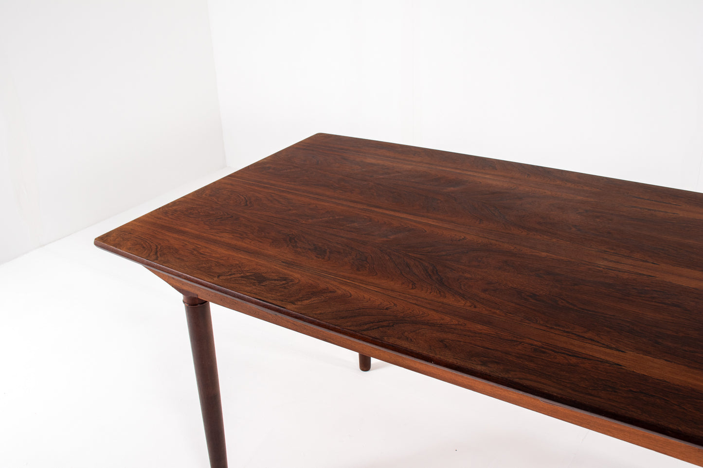 rosewood grain on mid-century dining table