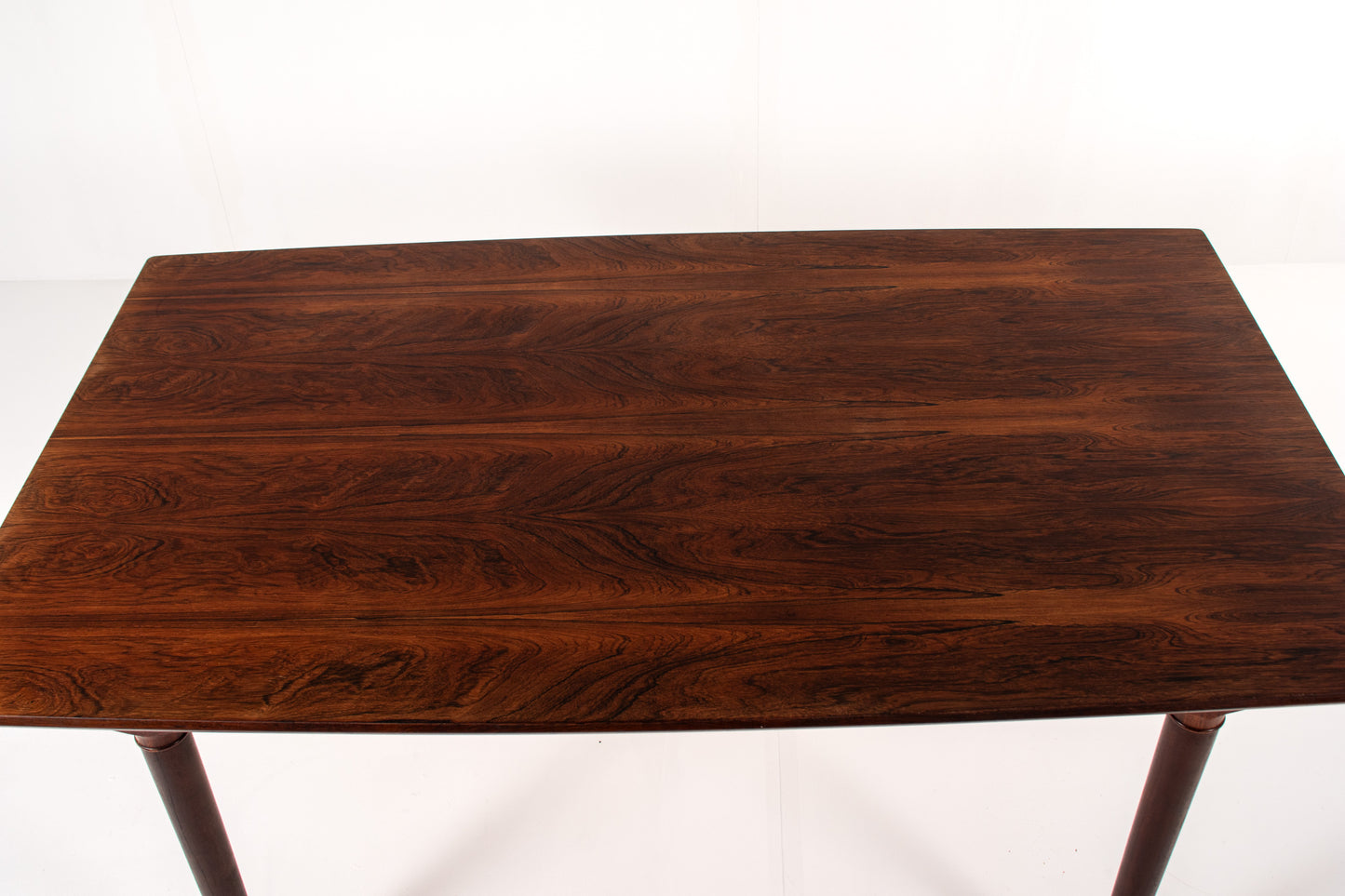 rosewood grain on mid-century dining table