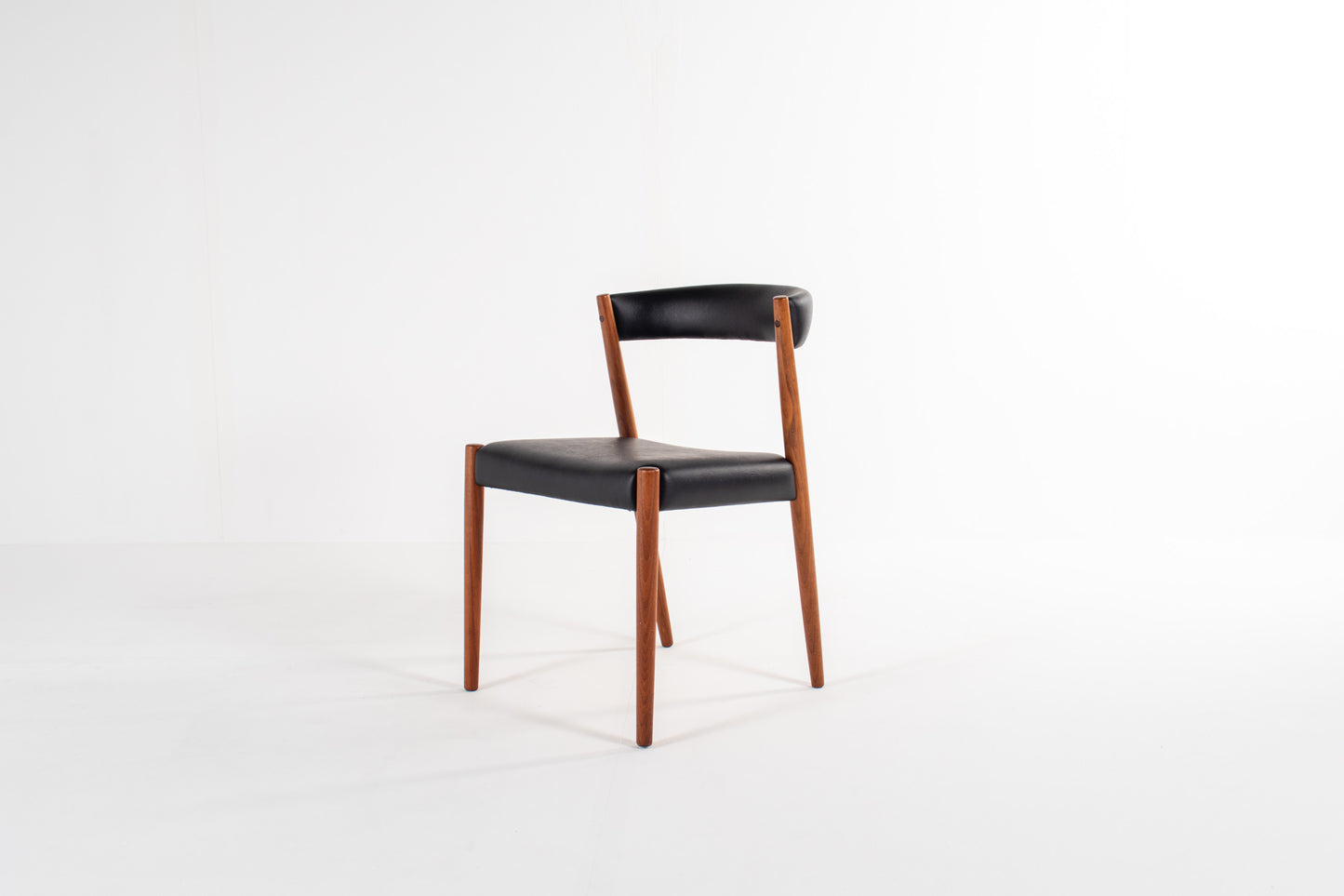 Set of 4 Danish Modern Teak Dining Chairs, 1960s – Newly Upholstered