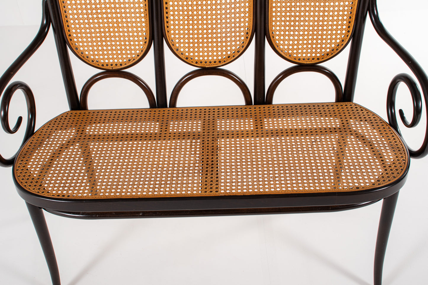 Bentwood bench with scroll arms and decorative rings, Thonet